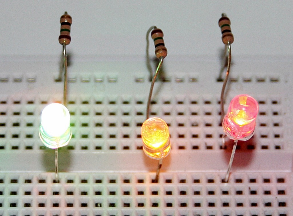 Spezial-LEDs auf einem Breadboard