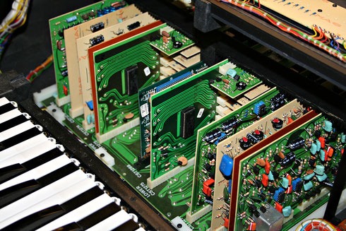 Modultechnik in der Elka X19T Orgel