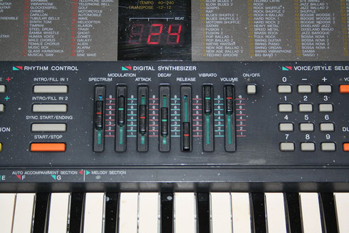 Yamaha PSS 390 mit Digital-Synthesizer