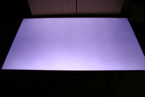 Hintergrundbeleuchtung im Fernseher bei ausgebautem Display