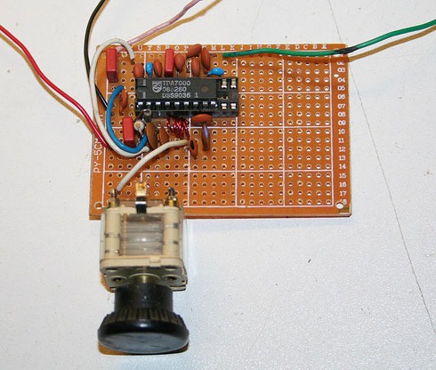Aufbau des UKW-Radios mit TDA7000 auf einer Lochrasterplatine