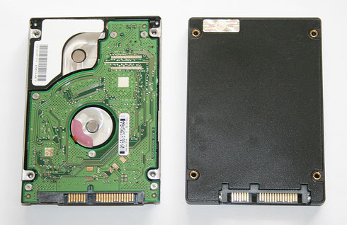 HDD und SSD Unterseite und Anschluss