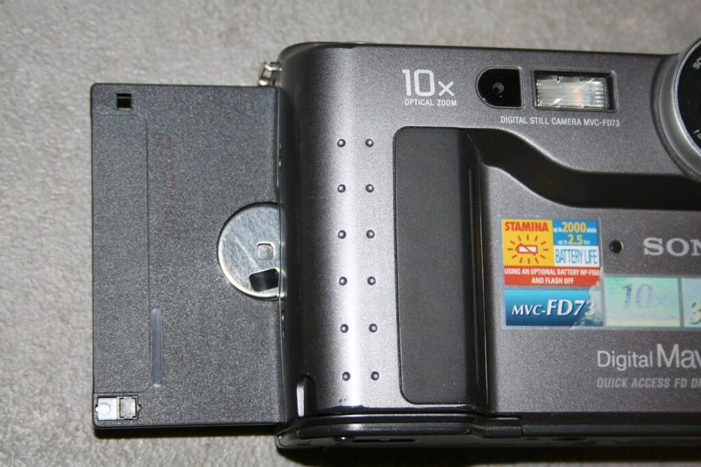 Vintage Digitalkamera mit Diskette